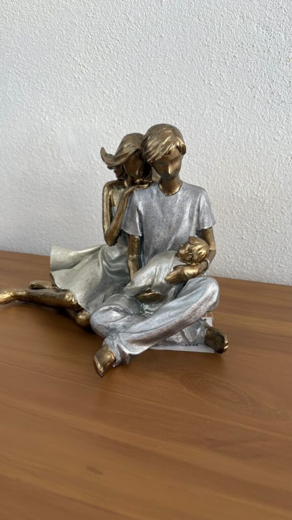 Estátua Casal Bebê
